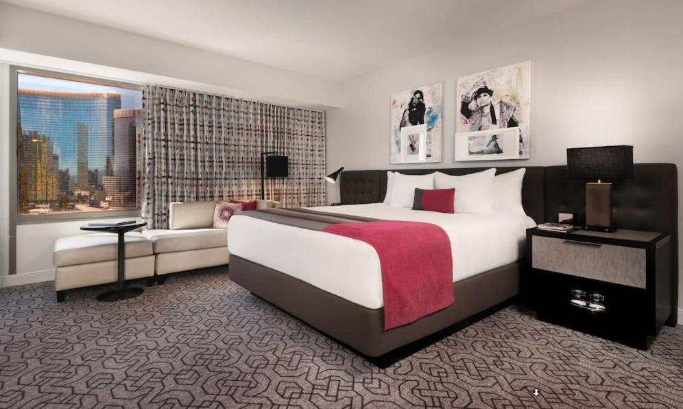 Ultra Panorama Suite 2 Queen Beds 1 King Bedroom